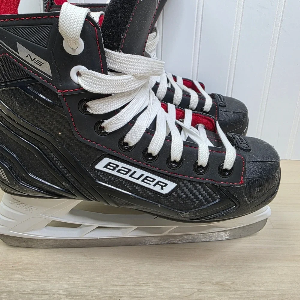 Bauer NS Junior Ice Hockey Skates Black Red Tuuk Lightspeed Pro II Size 4